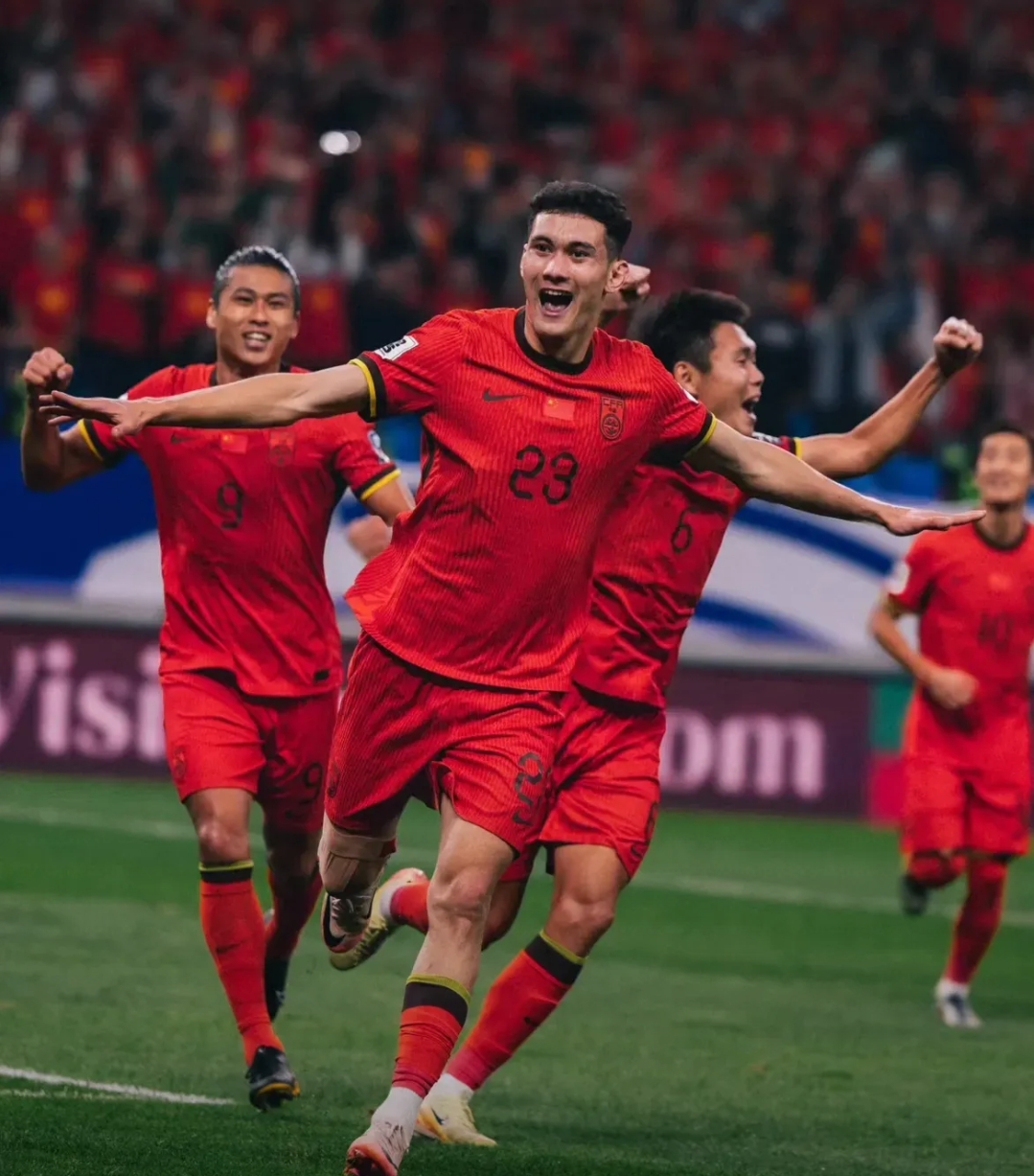 关于国内足球盛事持续进行,球员积极拼搏的信息 关于国内足球盛事持续进行,球员积极拼搏的信息