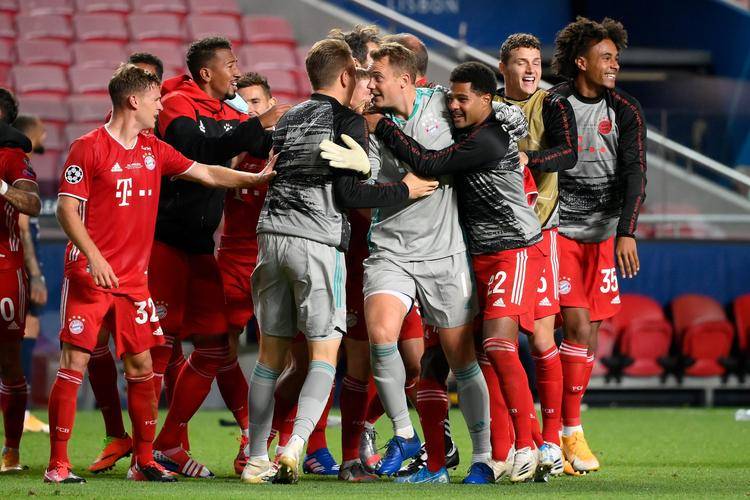 开云体育平台APP-足球女运动员在场上大放异彩,引领球队取得胜利的简单介绍