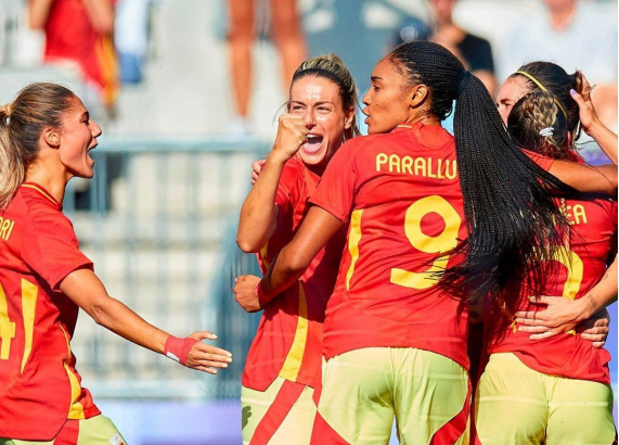 开云官网-加拿大女足球员训练中状态出色，备战下一场比赛的简单介绍