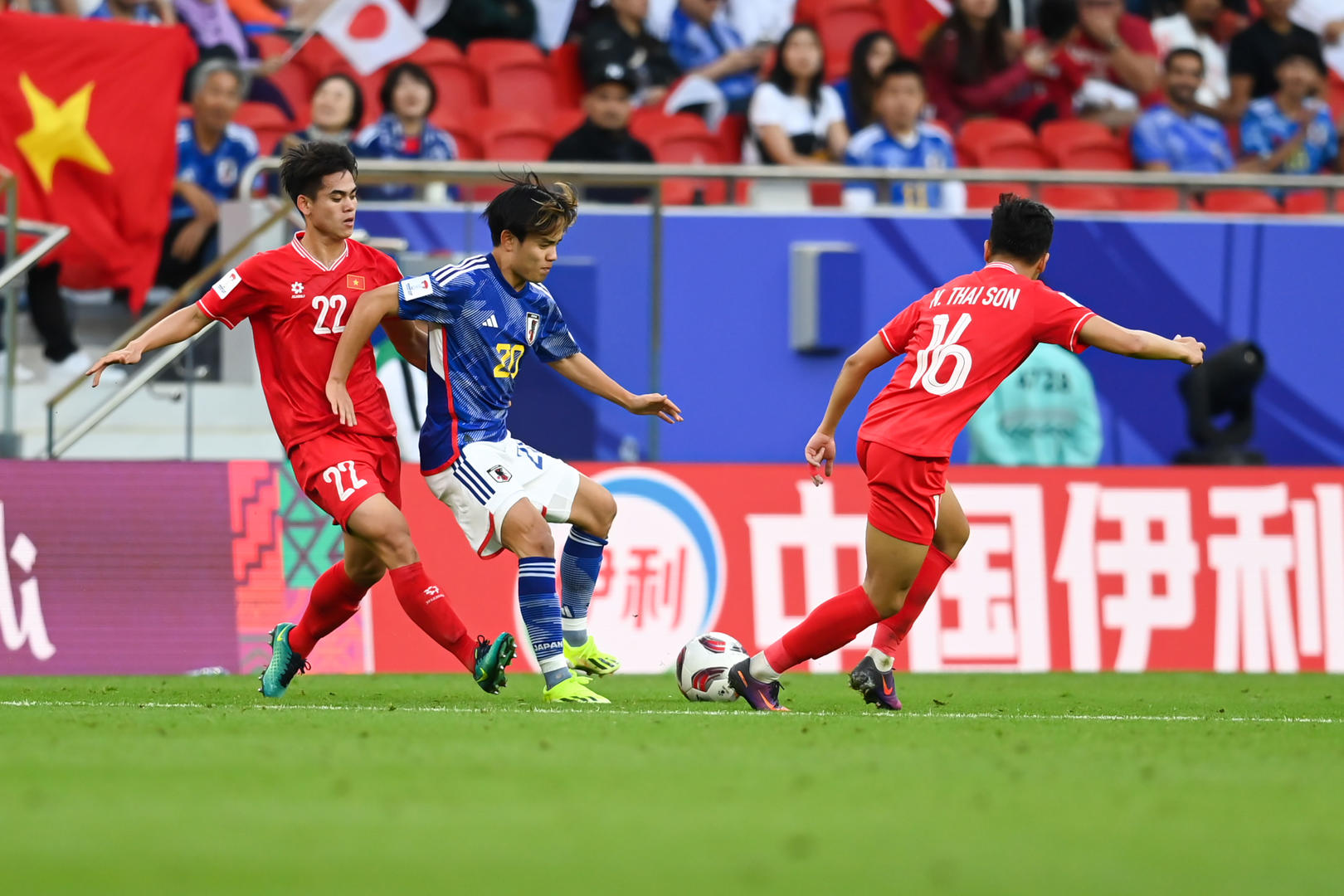 越南球队历史性进军强,掀起轰动! 越南球队历史性进军强,掀起轰动!