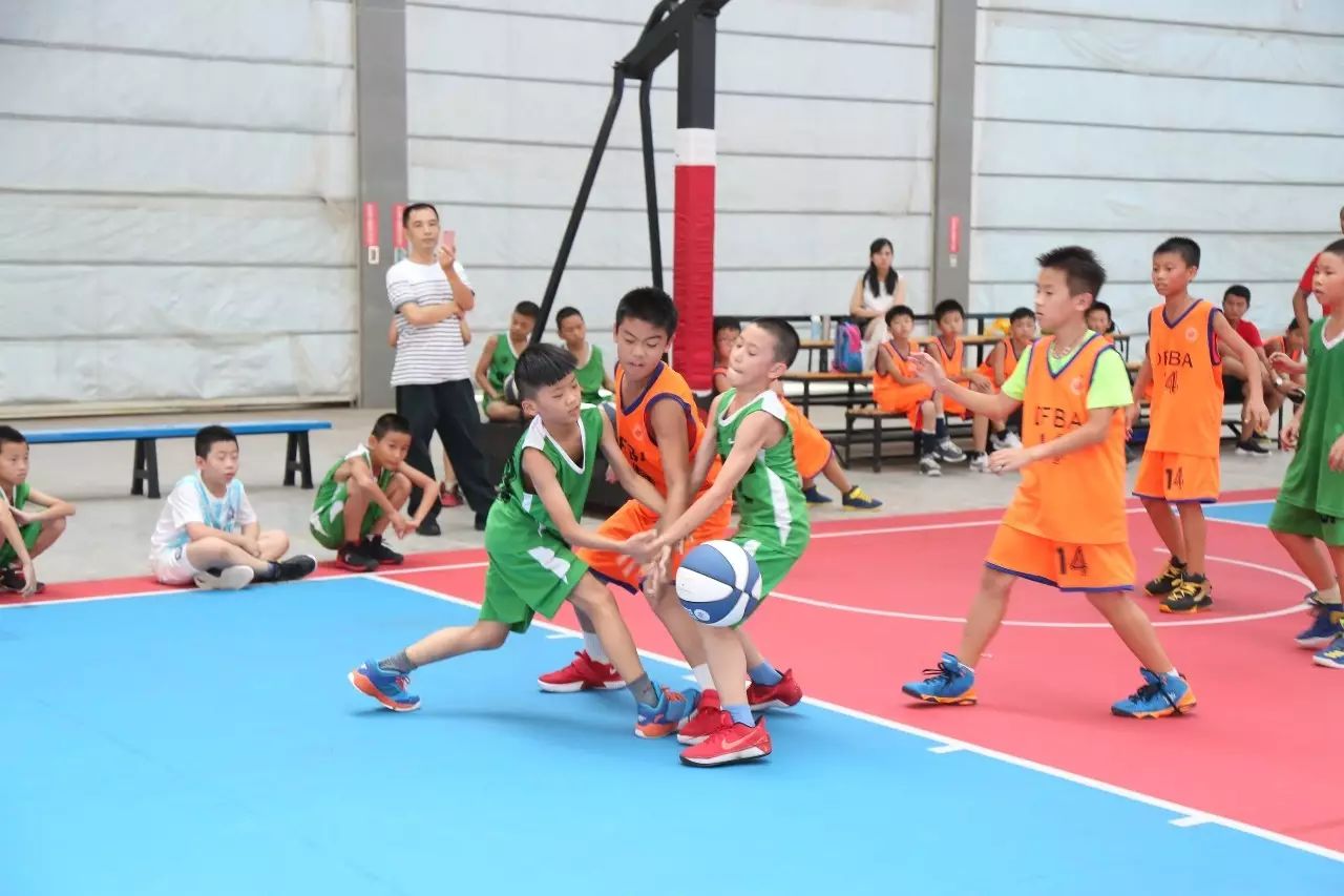 儿童篮球培训项目受到社会各界的关注和支持 儿童篮球培训项目受到社会各界的关注和支持