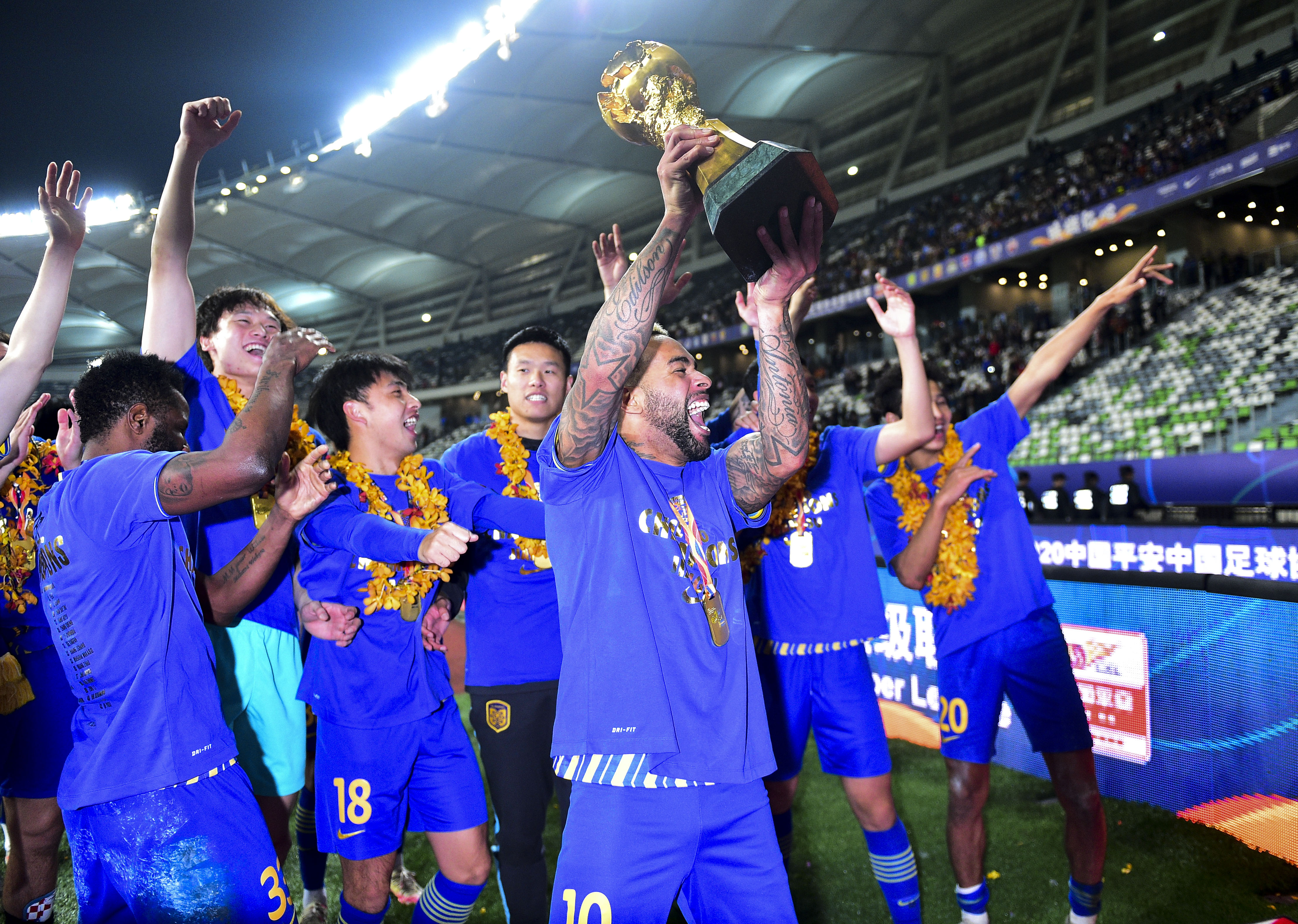 包含苏宁主场胜黑龙江,继续保持中超不败地位的词条 包含苏宁主场胜黑龙江,继续保持中超不败地位的词条