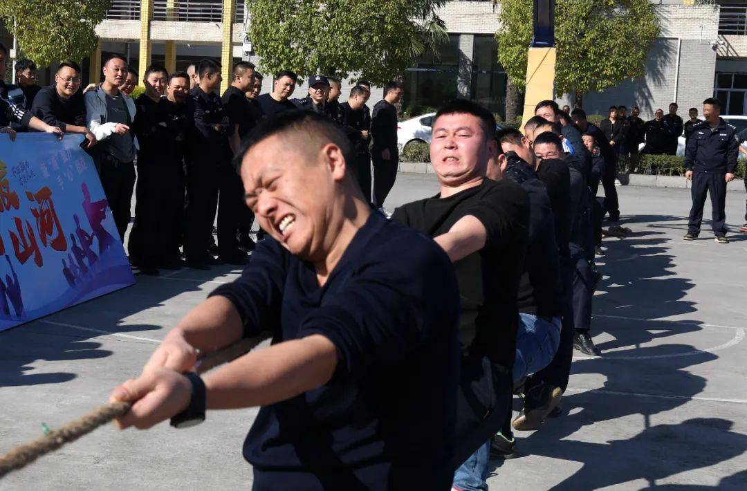 开云APP-关于凝心聚力！赛场殊死搏杀彰显豪情的信息