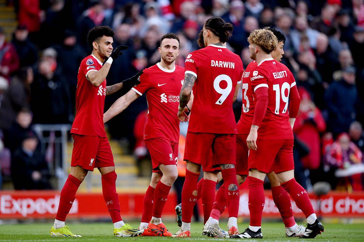 利物浦与曼城战平,英超榜首之争激烈 利物浦与曼城战平,英超榜首之争激烈