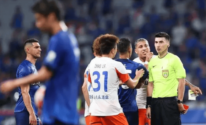 激烈比赛引发球迷热议，大家猜测战果