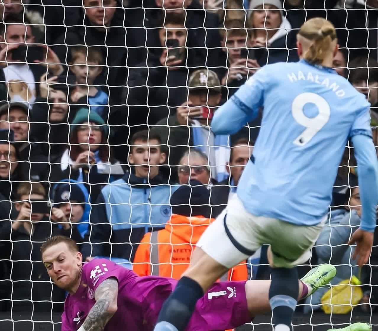 包含利物浦擒下杜塞尔多夫,积极备战下一轮的词条 包含利物浦擒下杜塞尔多夫,积极备战下一轮的词条