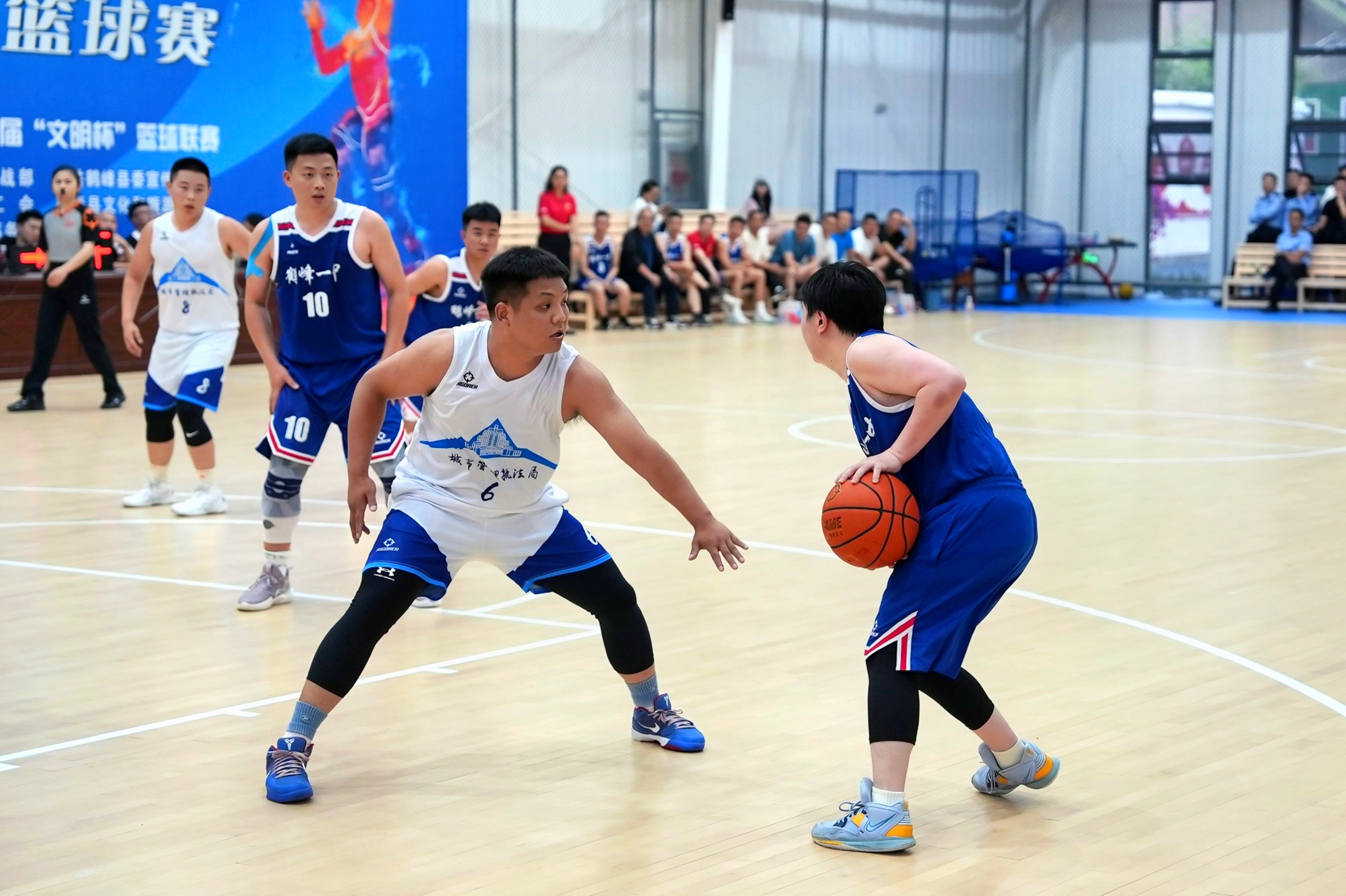 激烈角逐带来现场欢呼喝彩声响云端的简单介绍 激烈角逐带来现场欢呼喝彩声响云端的简单介绍