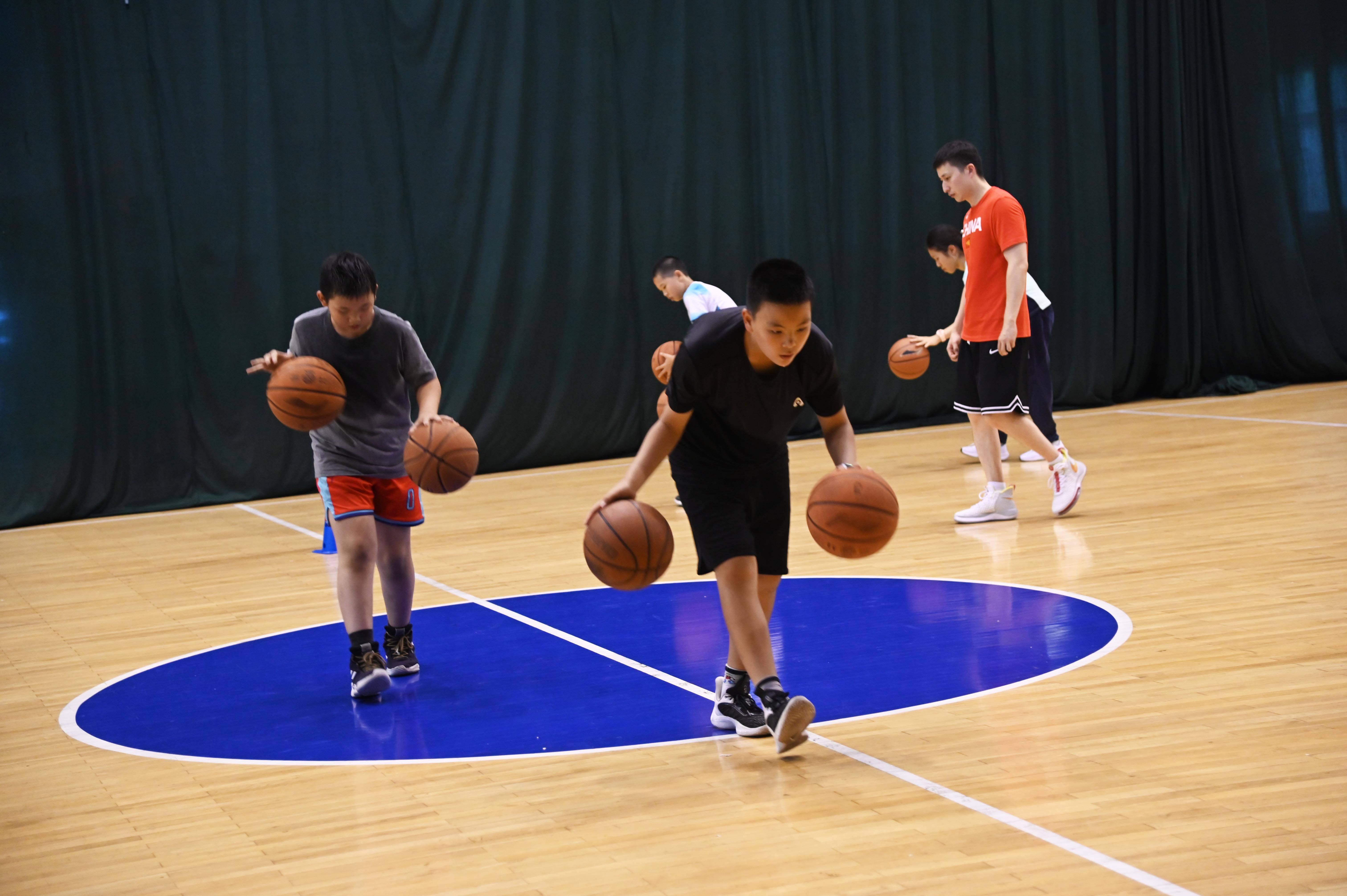 篮球锦标赛带动了球员们的训练热情 篮球锦标赛带动了球员们的训练热情