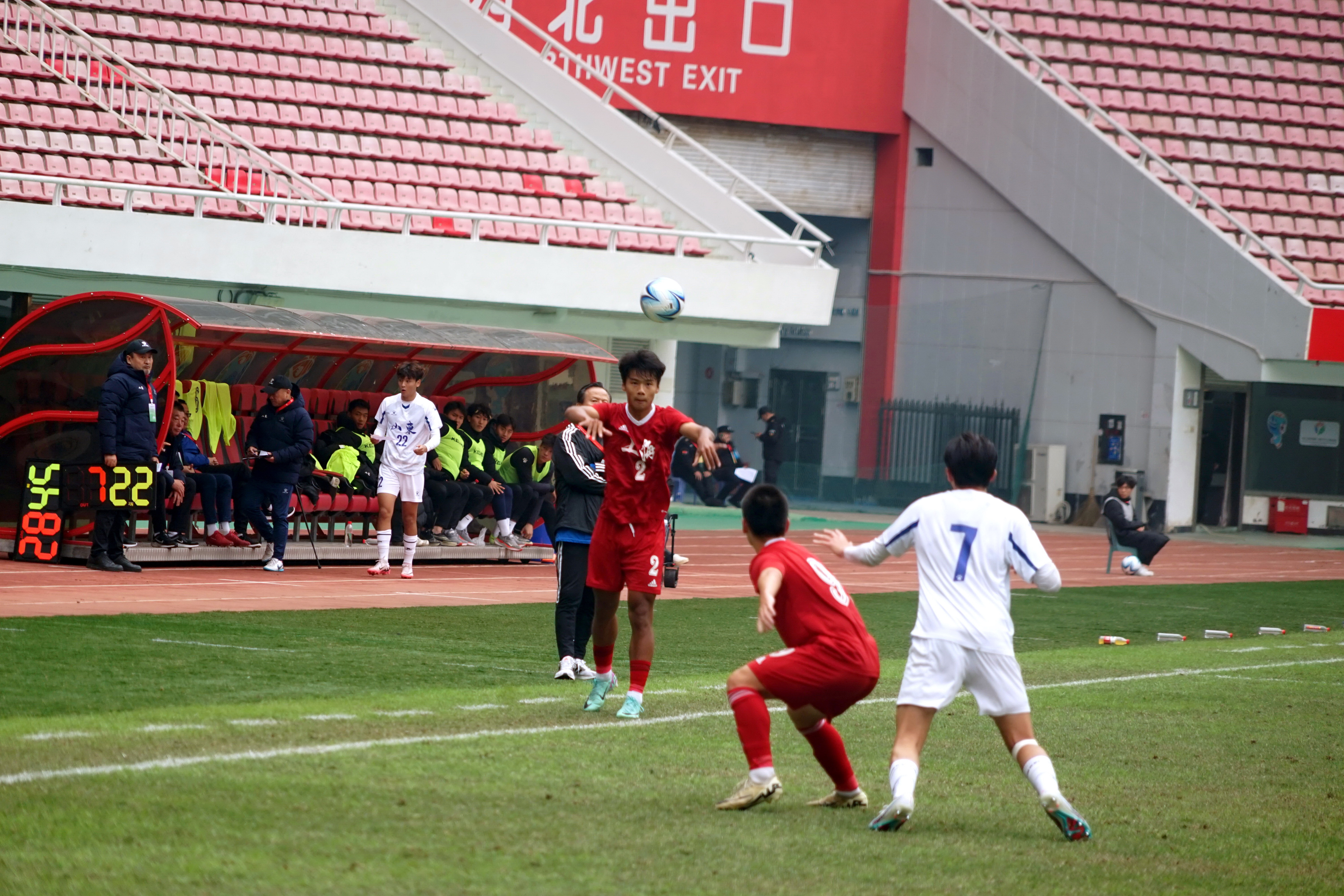 包含足球赛事的精彩剧情诱人，引发观众追捧的词条