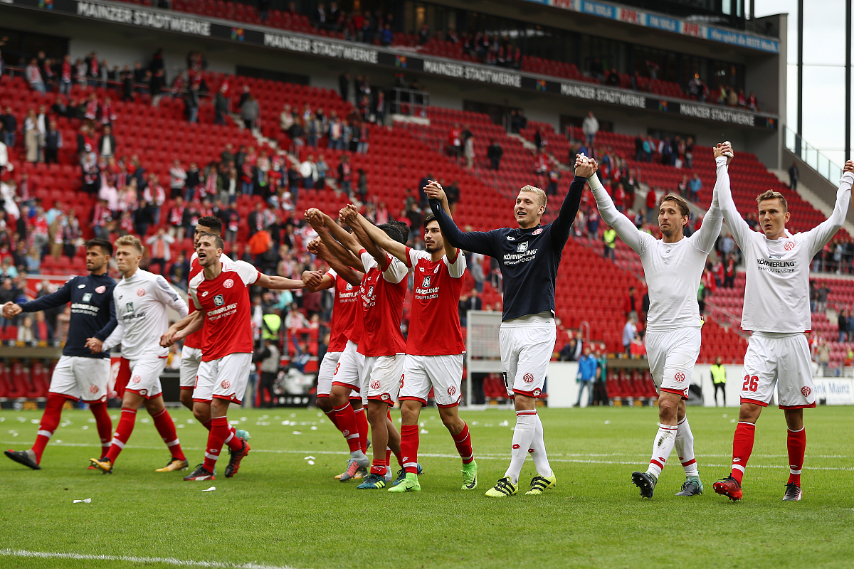 欧洲国家足球赛场火热起舞,壮烈一战的简单介绍 欧洲国家足球赛场火热起舞,壮烈一战的简单介绍