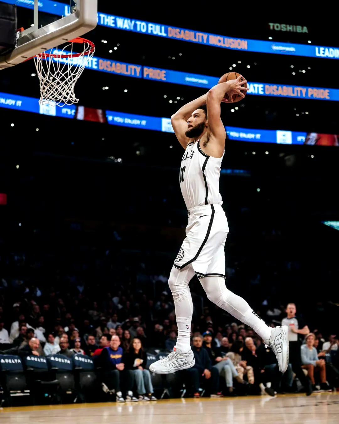 篮网全队发挥不佳,连败难挽回! 篮网全队发挥不佳,连败难挽回!