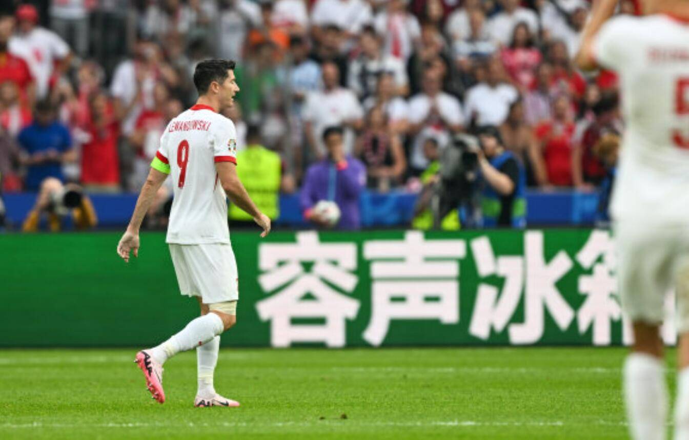 开云下载-最后一击！球员在比赛中扭转乾坤