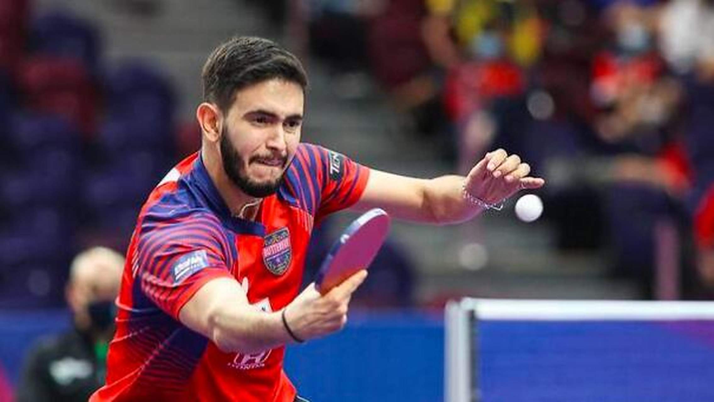 塞尔维亚队在赛场上踢出精彩比赛