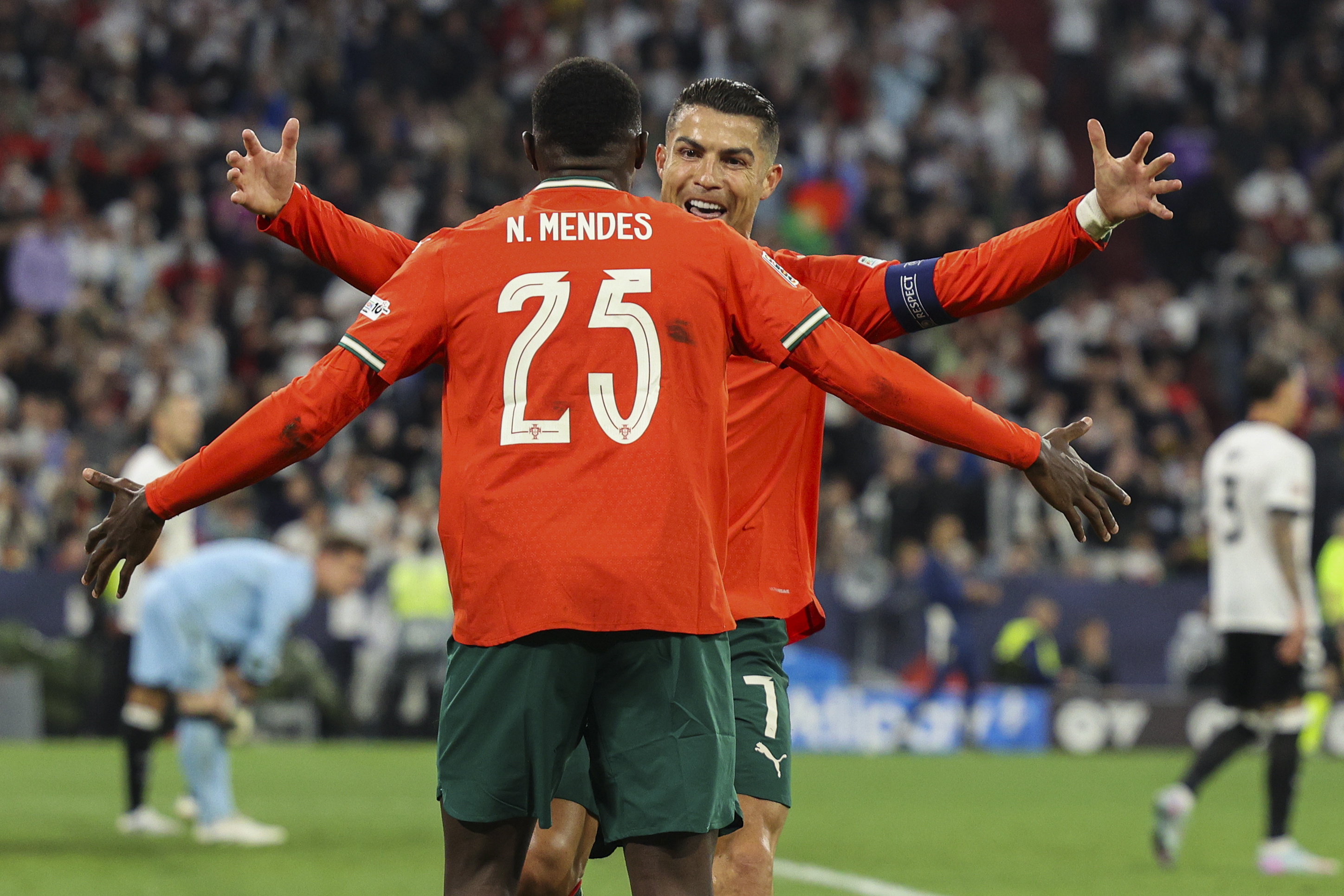 开云体育APP下载-葡萄牙对决英格兰，全力以赴争夺胜利