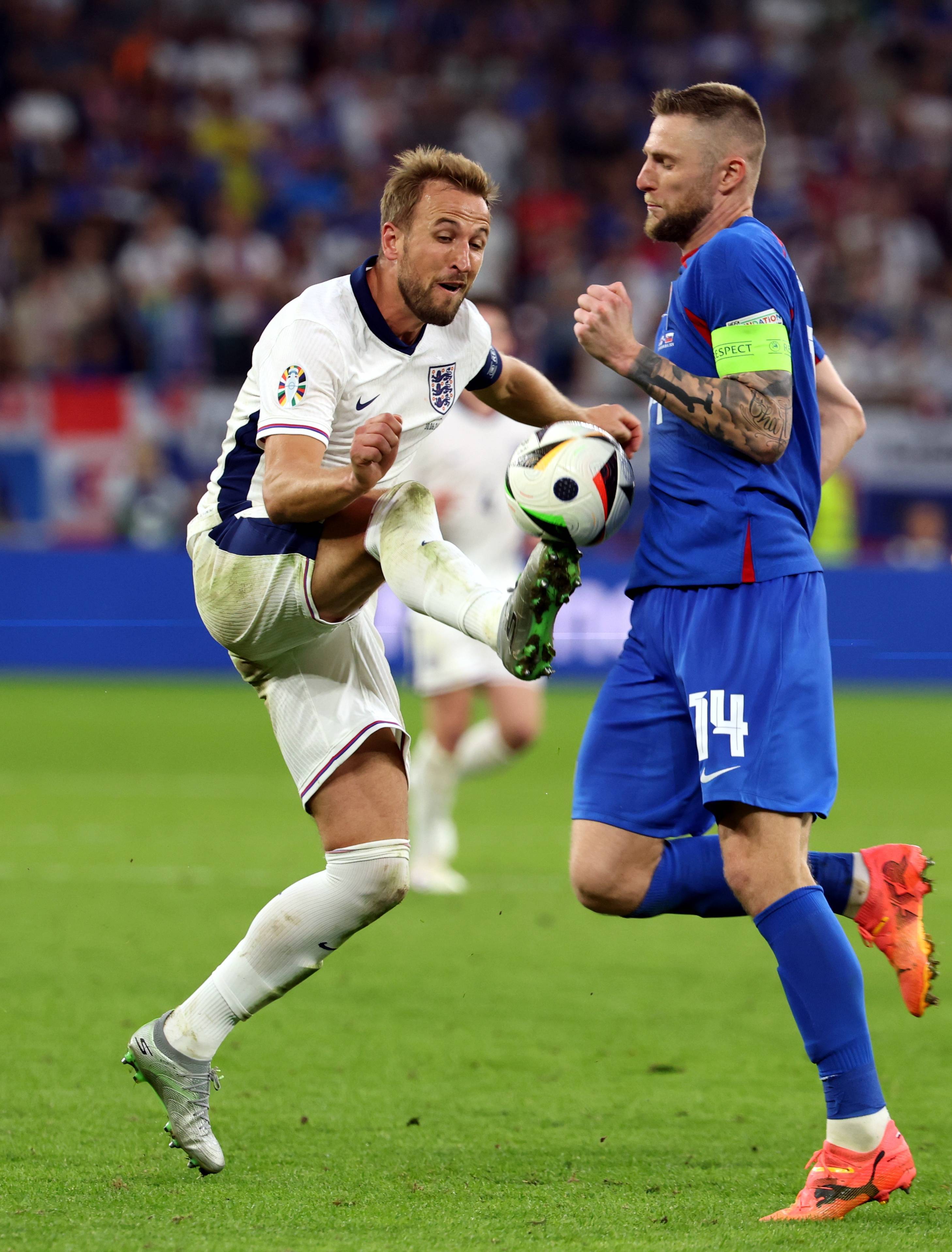 英格兰选手在全球比赛中赢得胜利 英格兰选手在全球比赛中赢得胜利