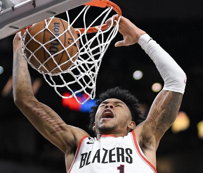 开云体育官方网站-开拓者遭遇马刺反扑，连胜被终结