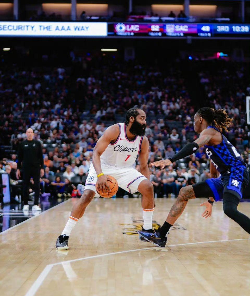 快船遭遇惨败,哈里斯表现出色却难救主的简单介绍 快船遭遇惨败,哈里斯表现出色却难救主的简单介绍