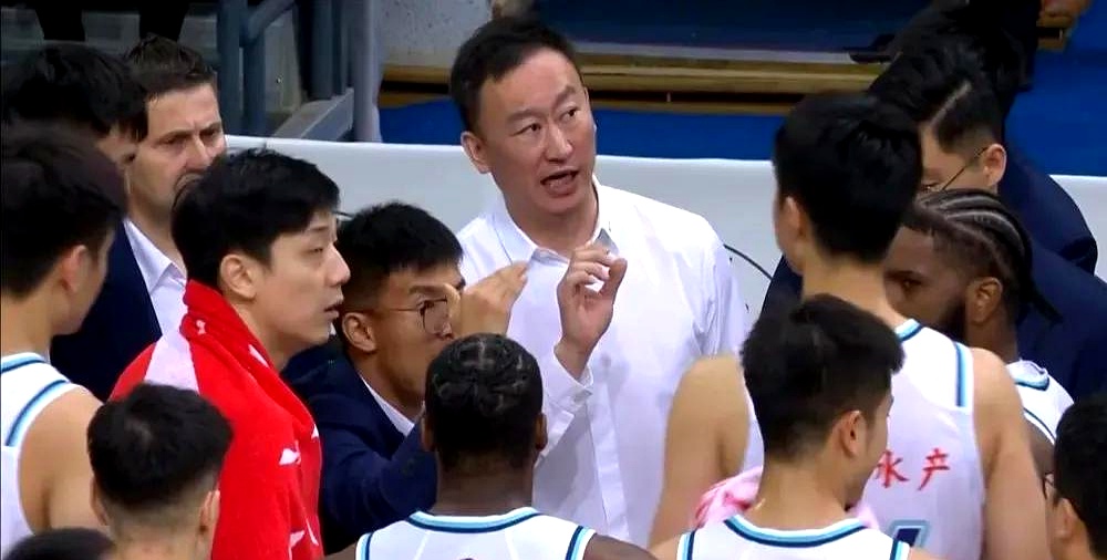 更换教练后,青岛队终于实现连胜比赛的简单介绍 更换教练后,青岛队终于实现连胜比赛的简单介绍