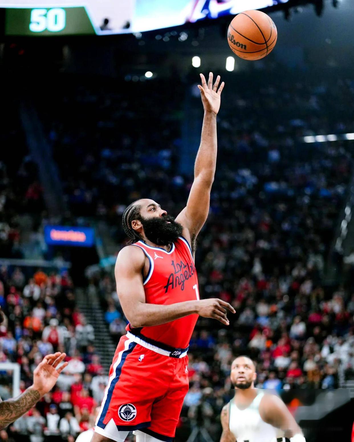 快船逆转雄鹿,再次扩大优势 快船逆转雄鹿,再次扩大优势