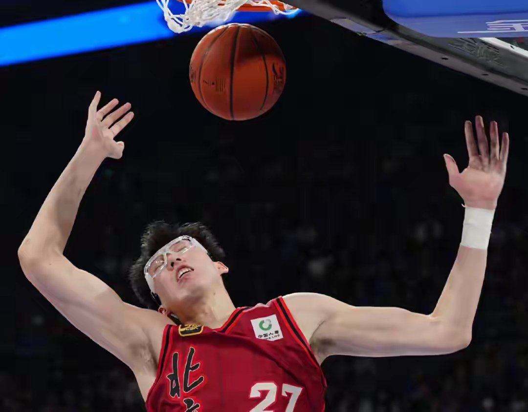 开云体育登录-上海队翻盘青岛队,周琦扛起全队