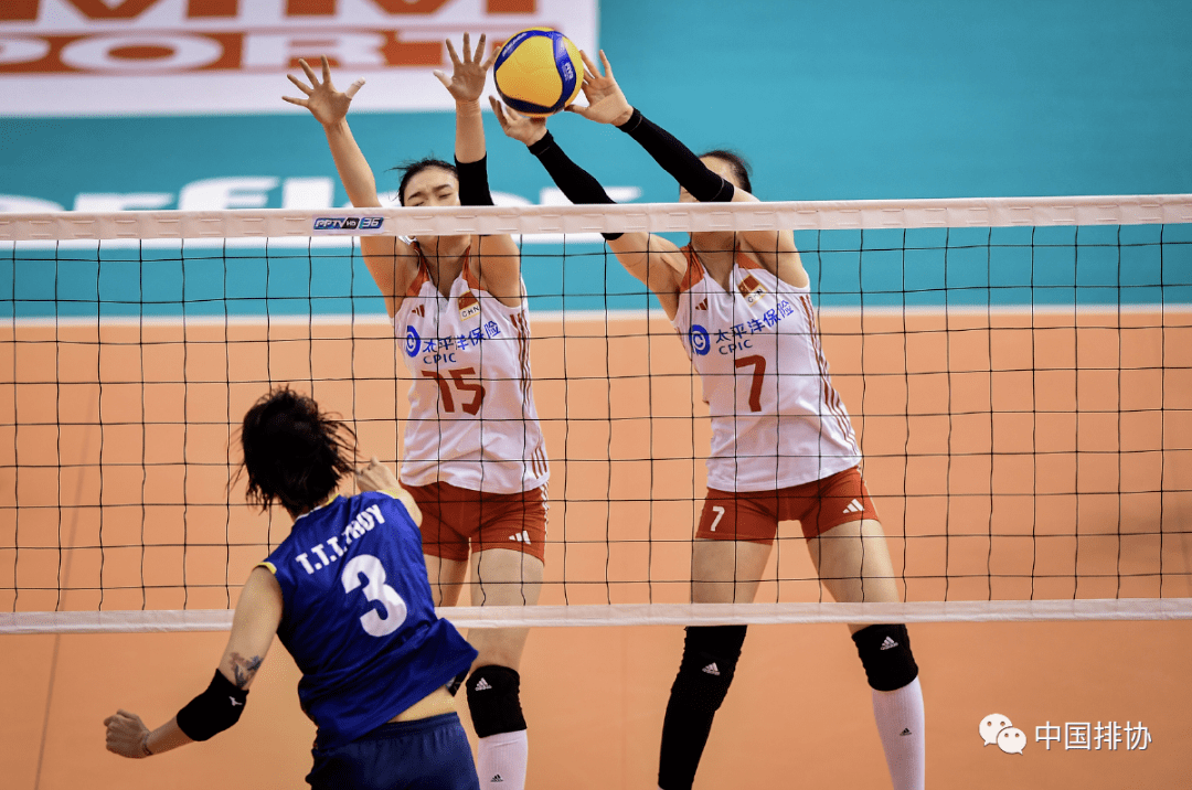 泰国队鏖战中国队，黄鸭组合点燃赛场