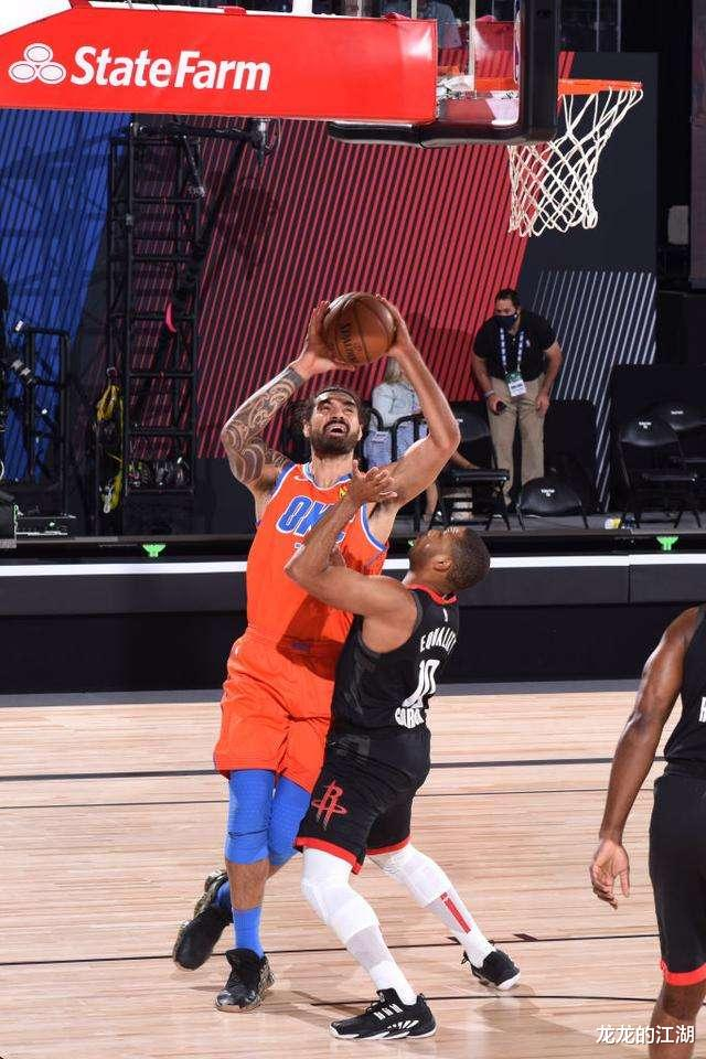 开云体育登录-青岛队鏖战火箭,麦科勒姆刷新纪录