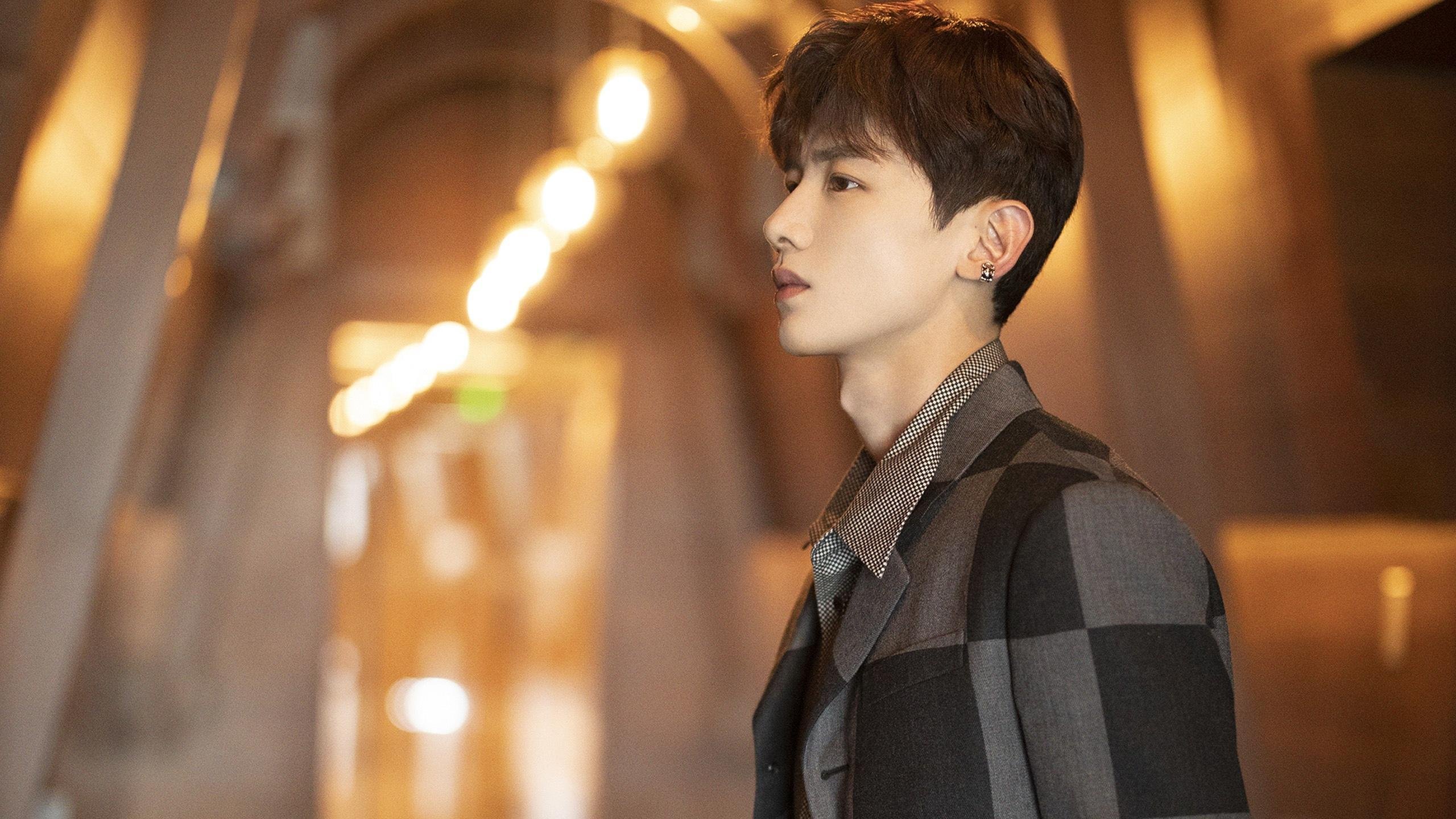 神射风暴!布克狂轰47分撕裂防线,深圳队不敌开拓者却见证巨星诞生