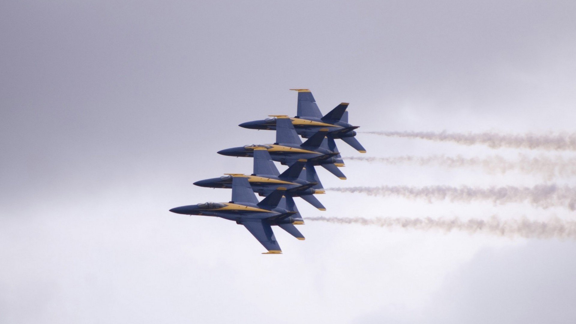 克瓦拉茨赫利亚爆发与拜仁战术压制,足球世界的双重篇章