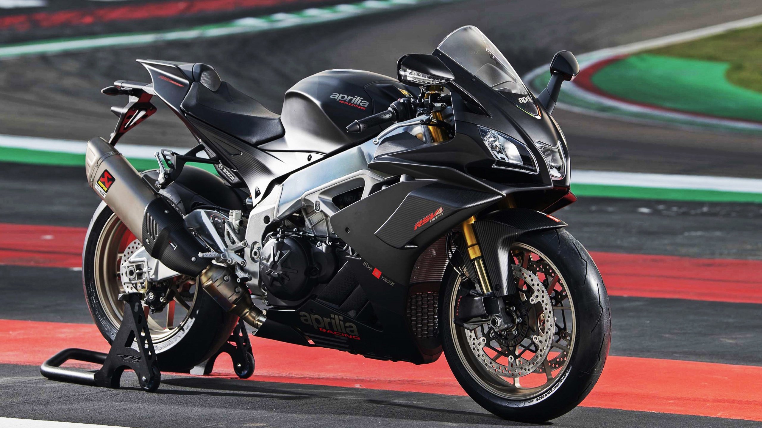 范戴克爆发引领爱尔兰全面压制德国，绿衫军展现实力撼动足坛